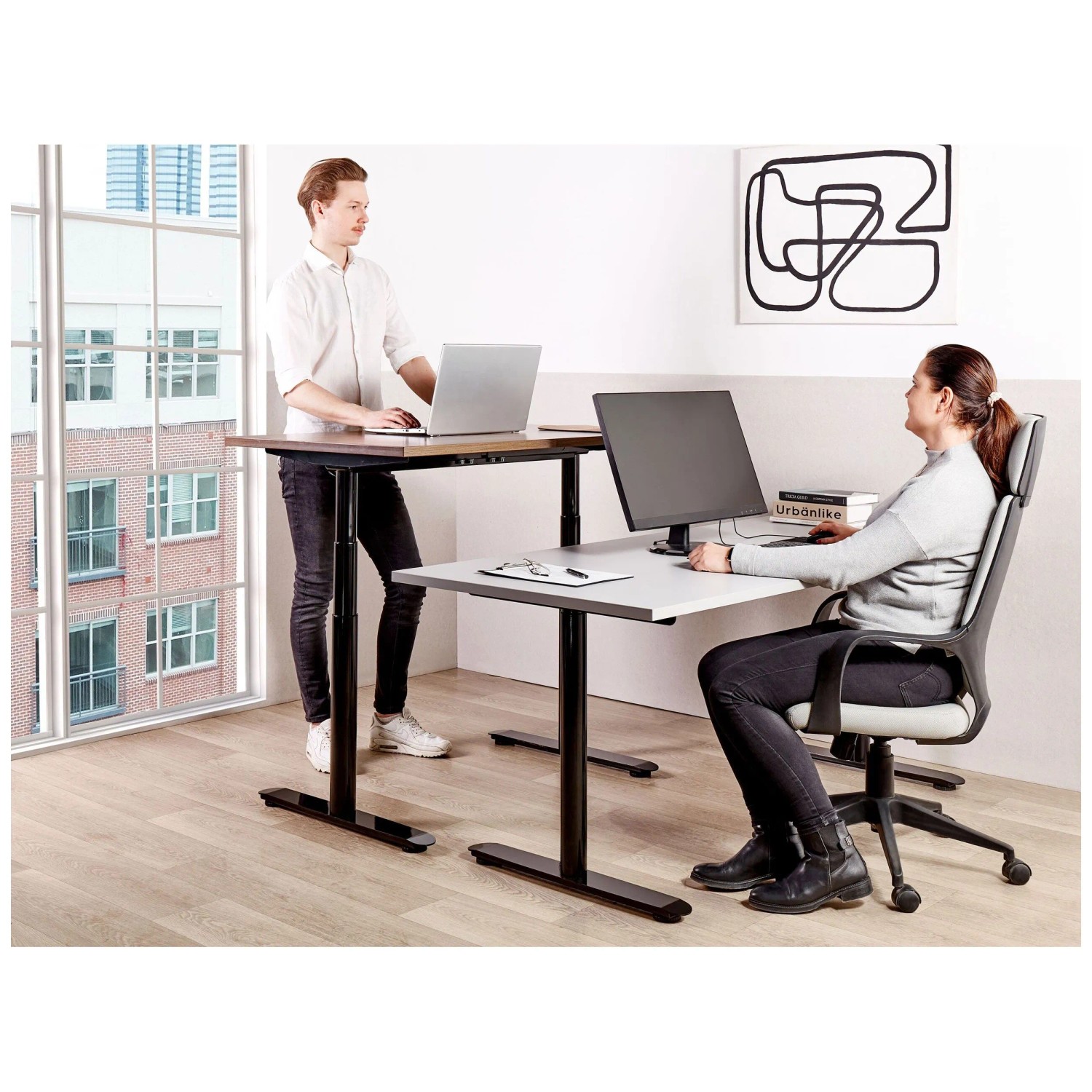 Beliani Schreibtisch Destinas höhenverstellbar Grau-Schwarz 180 x 80 cm Beliani Schreibtisch Destinas höhenverstellbar Grau-Schwarz 180 x 80 cm