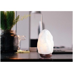 Globo Tischleuchte Salzkristall, weiß, Ø 12cm, Höhe 19cm. Dekorative LED-Tischleuchte mit Holzsockel.