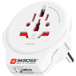 Skross Reiseadapter World to Europe mit USB-Anschluss, weiß, für Steckdosenleisten.