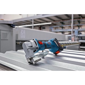 Cesoia per lamiera a batteria Bosch Professional GSC 18V-16 E Solo su metallo, utensile a batteria.