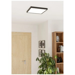 Eckige, schwarze LED-Deckenleuchte Fueva 6 von Eglo mit CCT-Funktion und weißem Diffusor.