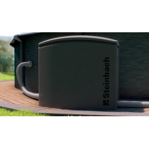 Coffre technique pour piscine Steinbach à côté de la piscine, coffre gris pour protéger l'équipement de piscine dans le jardin.