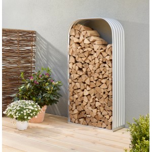 Range-bûches haut Vitavia Ardor 401 argenté, rempli de bûches. Rangement pratique du bois de chauffage.