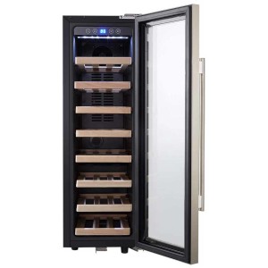 Cave à vin Sonnenkönig Cava 2100 Mono avec porte ouverte et étagères en bois.