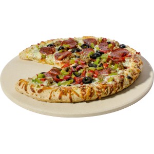 Char-Broil Pizzastein mit Pizza, Grillutensil für knusprige Pizza vom Grill.