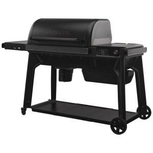 Traeger Woodridge Pro barbecue à pellets en acier, noir, avec contrôle digital et étagères latérales.