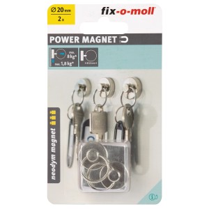 Set di 2 portachiavi magnetici Fix-o-moll, colore argento, con chiavi su parete bianca.