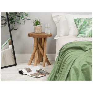 Table d'appoint Beliani Merritt en teck marron avec plateau rond et veinures uniques du bois.