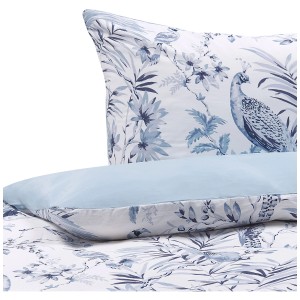Set biancheria da letto Ballard con motivo floreale e uccelli blu e bianchi in raso di cotone, 155x200 cm.