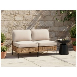 Canapé de jardin modulaire Beliani Omegana 2 places en rotin PE beige clair avec coussins pour l'extérieur.