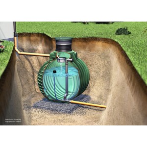 Citerne de rétention Garantia Columbus 3700 L, cuve enterrée avec regard et couvercle PE, installée dans le jardin.