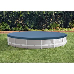 Bâche bleue sur piscine tubulaire ronde (Ø 457 cm) dans le jardin.