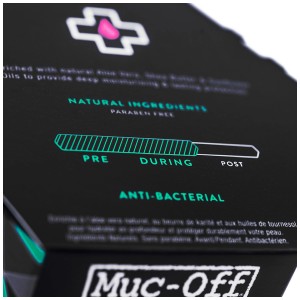Detailansicht der Muc-Off Luxury Chamois Creme 250ml Verpackung. Fahrradpflege für Komfort.