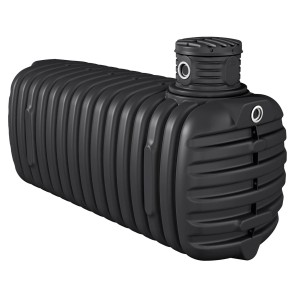 Cuve enterrée noire Promo 4100 L avec rehausse de puits pour la récupération d'eau de pluie au jardin.