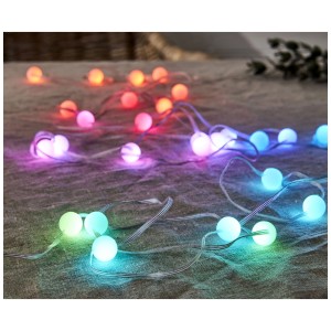 Guirlande lumineuse LED Star Trading Smart Fairy Light Multicolore avec 66 LED sur tissu gris.