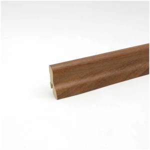 Plinthe Classic 40, MDF noyer, 40x22 mm, longueur 2,4 m. Idéale pour stratifié et parquet.