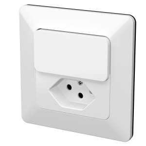 Combinazione presa a muro bianca con pulsante Modino Priamos.