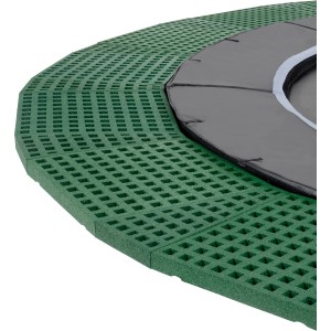 Dettaglio: Trampolino interrato EXIT Dynamic Ø 427 cm con piastre di sicurezza Freezone verdi.