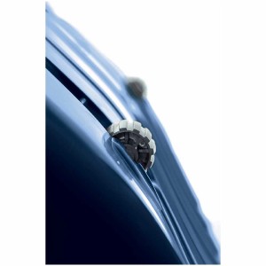 Dettaglio: Ruota della pala da neve Arctic blu. Spazzaneve con ruote.