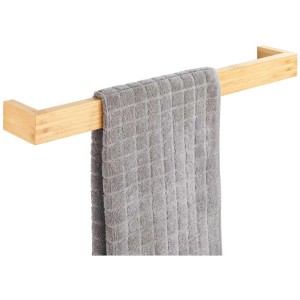 Wenko Handtuchhalter Bambusa aus Bambus mit grauem Handtuch, Höhe 60 cm.