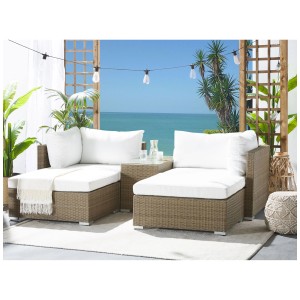 Ensemble lounge de jardin 2 places en rotin marron avec coussins blancs et table d'appoint.