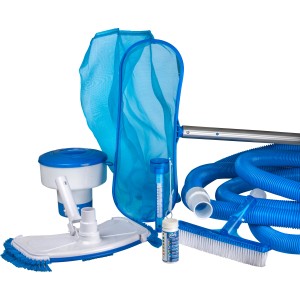 Kit de nettoyage piscine Gre : Épuisette, brosse, thermomètre, doseur, tuyau et brosse de nettoyage.