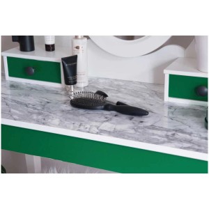 Pellicola adesiva D-c-fix Marmor Romeo opaca bianca su un tavolo da trucco con accenti verdi.