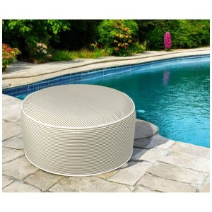Pouf gonfiabile bianco naturale a righe, ideale per campeggio e giardino.
