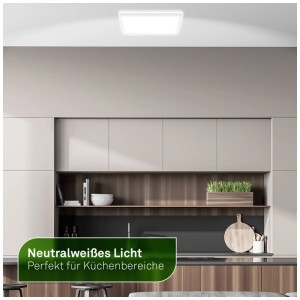 Panneau LED Brilo Tava A, blanc, carré, 11W, 2400 lumens, lumière blanche neutre dans cuisine moderne.