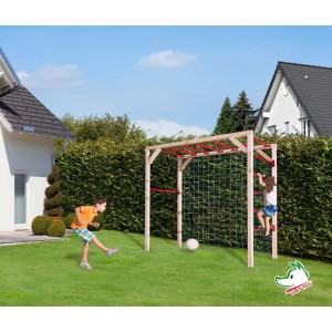 Struttura da arrampicata Weka Tabaluga con rete da porta in giardino, bambini che giocano.