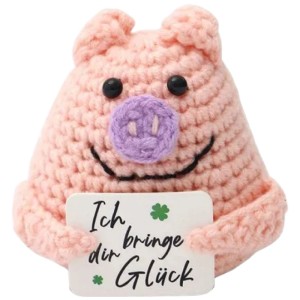 Gehäkeltes rosa Glücksschwein mit lila Schnauze, hält Schild 'Ich bringe dir Glück'. 7 cm Mini-Plüschtier, Geschenkartikel.