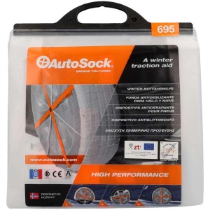 AutoSock aide à la traction hivernale Groupe 695 dans un sac de transport transparent.