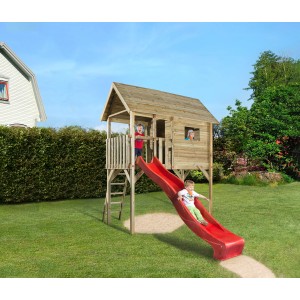 Weka Casa sull'albero Tabaluga con scivolo a onde rosso in giardino, bambini che giocano.