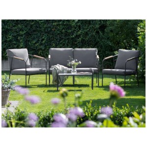 Ensemble lounge Beliani Vezzana en acier gris 4 pièces avec accoudoirs en teck dans le jardin.