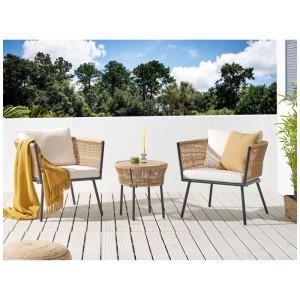 Set bistro Beliani Gargano in polyrattan beige con due sedie e tavolo per balcone.