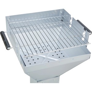 Barbecue colonne à charbon de bois avec socle en acier et grille chromée.