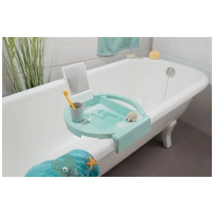 Lavabo pour enfant Rotho Kiddy Wash menthe sur une baignoire avec accessoires.