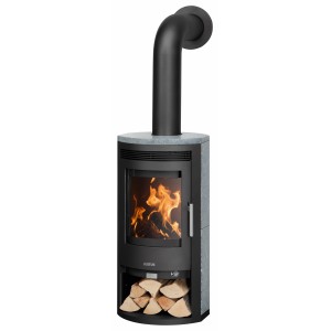 Poêle à bois Justus Baltrum 2.0 avec habillage en stéatite, 5,5 kW, bûches dans le compartiment inférieur.