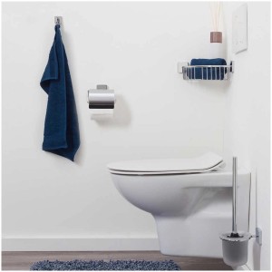 Porta carta igienica Tiger Onu con coperchio, acciaio inox cromato in bagno.