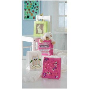 Sacs cadeaux décorés avec colle pailletée et confettis, motifs : hibou, lapin, ours en peluche, fleurs.