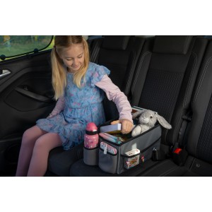 Organizzatore grigio Cartrend Kids per sedile posteriore con scomparti, portabevande e bambino in auto.