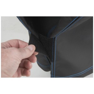Housse Broil King pour série Baron/Monarch/Royal-300, détail de la fermeture velcro.