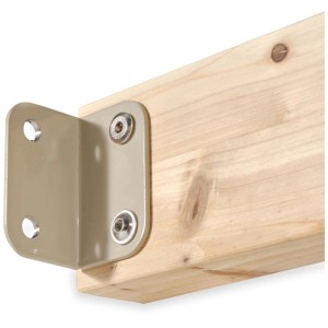 Dettaglio: supporto a parete in metallo su altalena in legno Exit Toys in legno di cipresso.