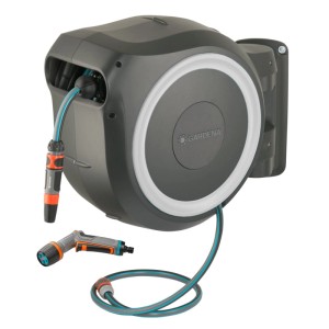 Gardena RollUp M/L, box da parete con tubo da 25 m e lancia a spruzzo per irrigazione giardino.