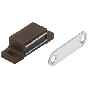 Loquet magnétique marron en plastique avec contre-plaque pour meuble, force de maintien 4-5 kg.
