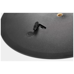 Dettaglio: Base nera della lampada da tavolo Nordlux Sponge 20 con interruttore e porta USB.