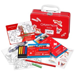 Set di penne da viaggio Caran d'Ache Swisscolor con matite, pastelli a cera, pennello, cartoline e adesivi.