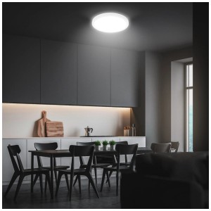Plafonnier LED Briloner Kada blanc, 2400lm, lumière blanche neutre, installé dans un espace de vie moderne.