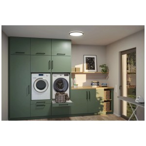 Panneau LED noir Paulmann Atria Shine (Ø 40 cm) dans une buanderie avec des meubles verts.