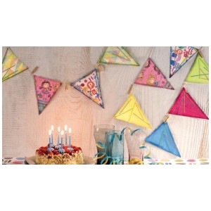 Ghirlanda di bandierine Glorex in cotone, 3 m di lunghezza, con bandierine colorate e dipinte come decorazione di compleanno.